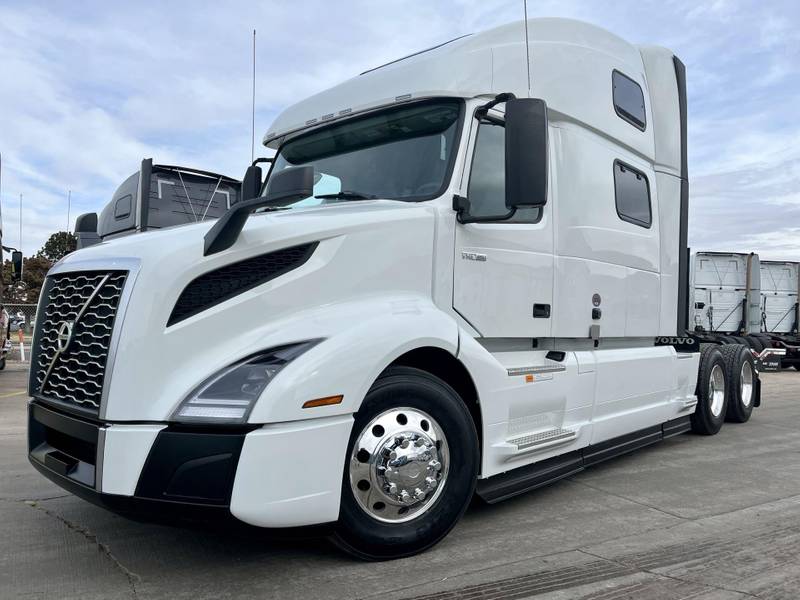 Beyond the Road: Unveiling the Volvo VNL 860 – A Masterpiece of Modern Trucking
